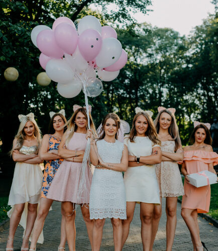 6 Tips To Organise A Hen Night With The Girls #marriage #bridetobe #bachelorette #bacheloretteparty #party #beverlyhills #bevhillsmag #beverlyhillsmagazine