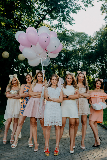 6 Tips To Organise A Hen Night With The Girls #marriage #bridetobe #bachelorette #bacheloretteparty #party #beverlyhills #bevhillsmag #beverlyhillsmagazine