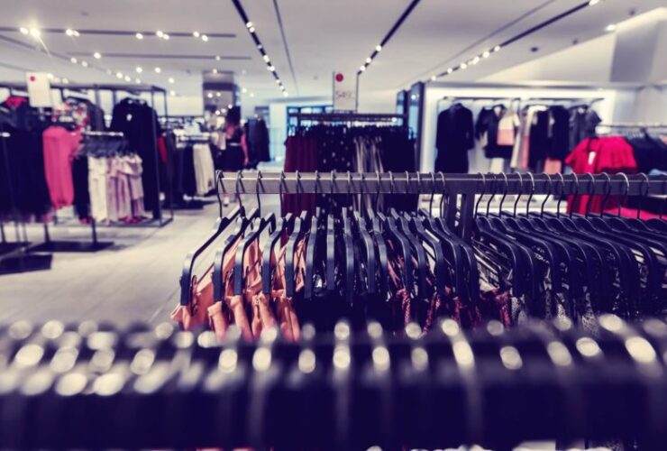 why luxury fashion retailers should embrace technology: #beverlyhills #beverlyhillsmagazine #luxury fashion #fashion #fashionretailers #digitaltechnology #luxurygoods #digitalmarketing #fashionshopping