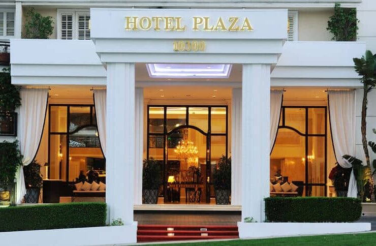 Beverly Hills Plaza Hotel in the Heart of the City #beverlyhills #hotels #bucketlist #plazahotel #luxuryhotels #vacation #losangeles #beverlyhillsmagazine #bevhillsmag