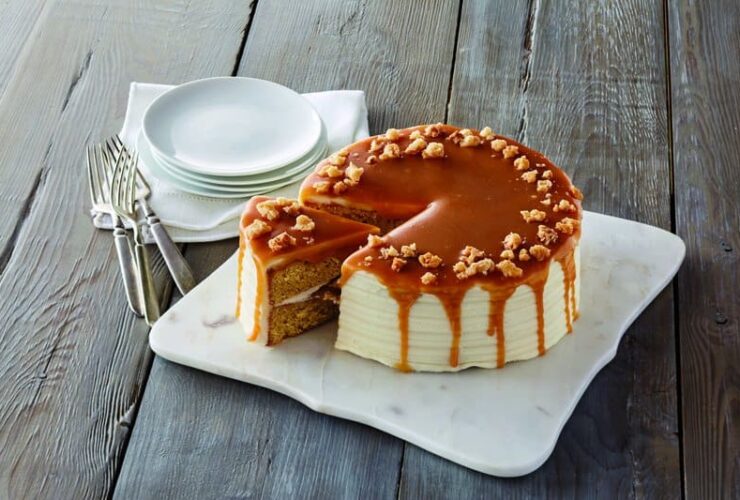#Royal Recipes by Carolyn Robb: #Macadamia & Salted #Caramel Cake #recipe #crumble #cake #recipes #food #cook #cooking #beverlyhills #beverlyhillsmagazine #carolynrobb #rockyroad #desserts #celebritychef #chef #chocolate #cake #mint #dessert