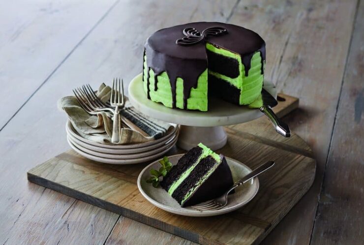 #Royal Recipes by Carolyn Robb: Chocolate Mint Cake #recipe #crumble #cake #recipes #food #cook #cooking #beverlyhills #beverlyhillsmagazine #carolynrobb #rockyroad #desserts #celebritychef #chef #chocolate #cake #mint #dessert