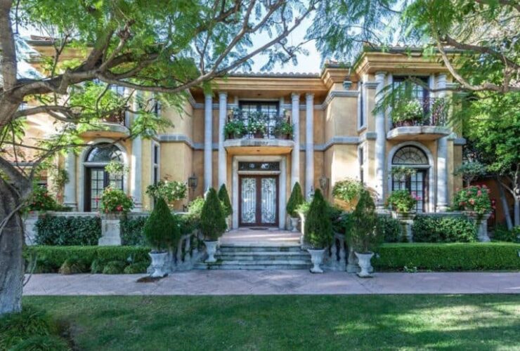 Charlie Sheen Home For Sale #realestate #dream #homes #estates #beautiful #seaside #spanish #homes #homesweethome #luxuryhomes #dreamhomes #homesforsale #luxurylifestyle #beverlyhills #BevHillsMag