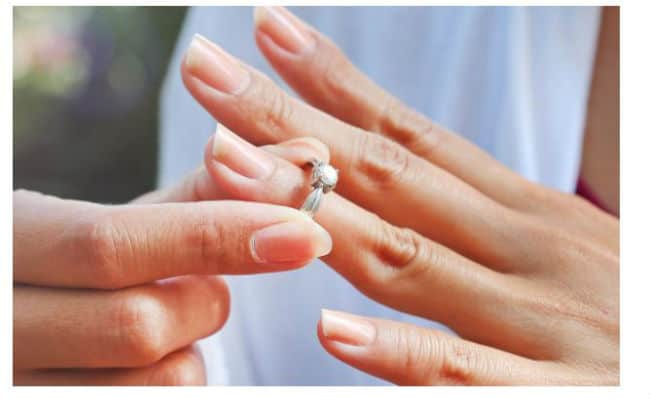 9 Ways To Rebuild Your Life After Divorce #love #marriage #divorce #advice #beverlyhills #beverlyhillsmagazine #bevhillsmag #success #inspiration #love