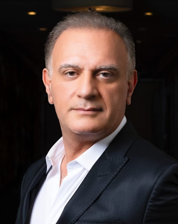 Dr. Kouresh Maddahi. Renowned as a cosmetic dentist in Beverly Hills #beverllyhills #beveryhillsmagazine #bevhillsmag