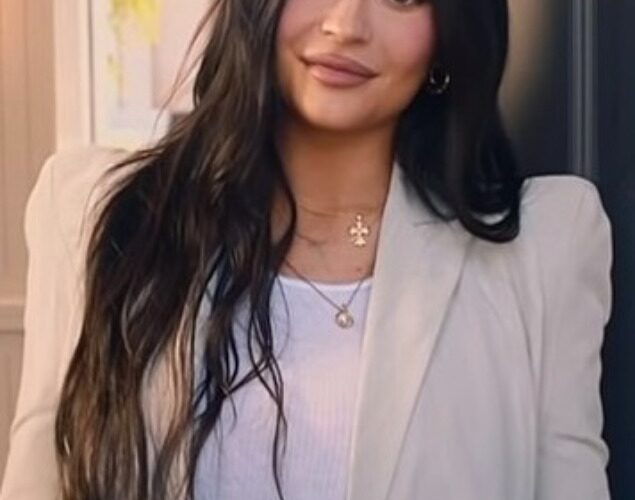 Kylie Jenner #bevhillsmag #beverlyhillsmagazine #beverlyhills #celebrities #moviestars #hollywoodspotlight #celebrityspotlight #kyliejenner