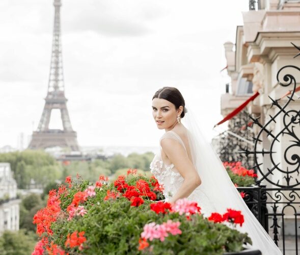 Custom Wedding Veils in Beverly Hills Bridal Fashion #fashion #style #bevhillsmag #beverlyhills #beverlyhillsmagazine #dianastailorhouse